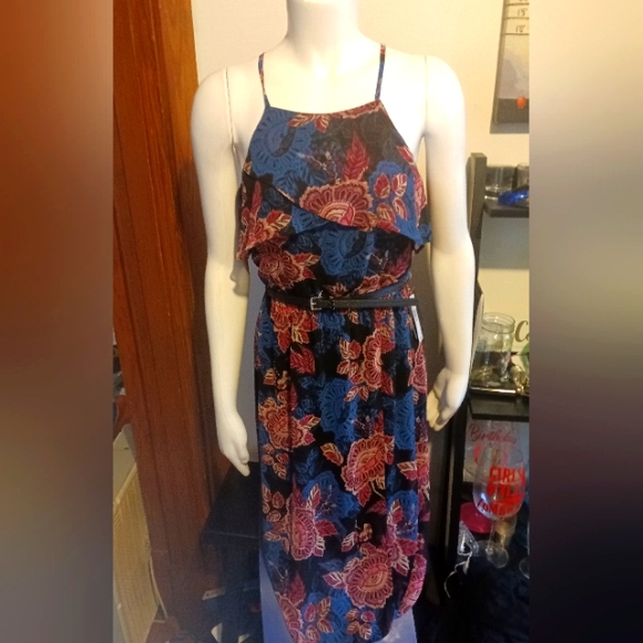 Dresses & Skirts - New Belted Dress (medium)